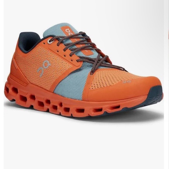 On Cloudstratus Running Shoes - Picture 2 of 5